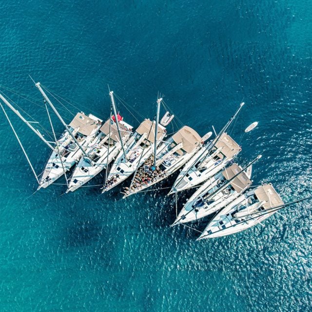 Flottillen aus bis zu 10 Yachten? Diesen Sommer legen wir noch eine Schippe drauf und unserer Flottillen werden noch ein bisschen größer. Das heißt mehr neue Freunde, spannendere Regatten und größere Feiern. Falls euch viel Action mit vielen Leuten reizt, dann checkt also unbedingt unsere Flottillen-Törns ab! 🙌

Natürlich haben wir auch weiterhin Törns mit einer Yacht und mehr, falls man lieber die Vorzüge genießen möchte, die man hat, wenn weniger Yachten unterwegs sind. 😊
_____
www.join-the-crew.com