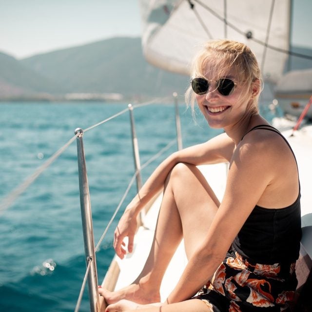 Dieses einzigartige Mich-kann-hier-gerade-garnichts-aus-der-Ruhe-bringen-Lächeln trägt man beim Segeln 24/7 😌
_____________________⠀⠀⠀⠀⠀⠀⠀⠀⠀
www.join-the-crew.com⠀

#segeln #segeln⛵ #segelnmachtglücklich #urlaub🌴 #urlaubsreif #meerweh #fernweh #wirliebensegeln